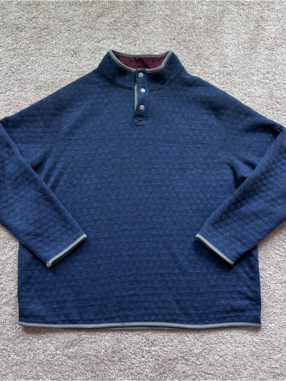 Men's Reversible Diamond Quilt Snap Neck Pullover - Burgundy & Navy Blue M/L - Picture 6 of 9